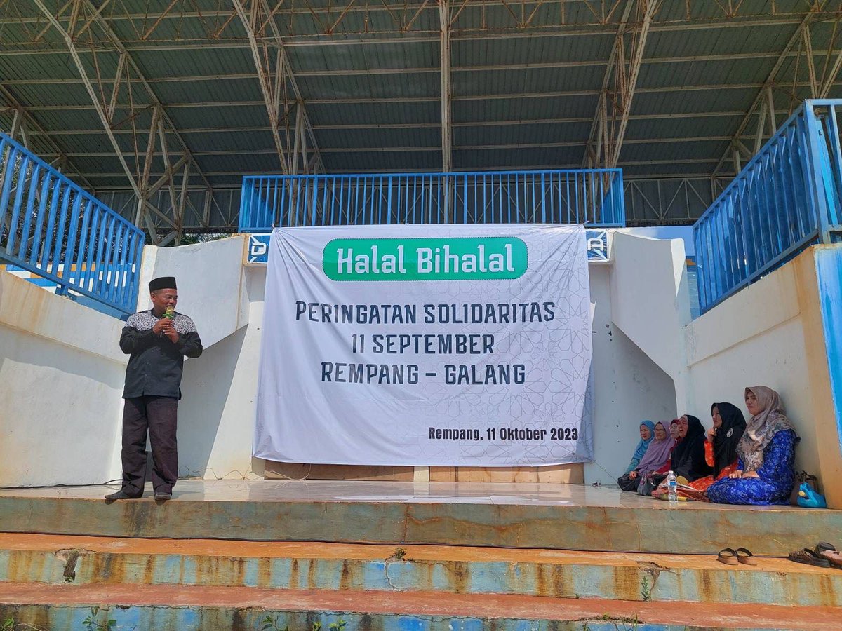 YLBHI's tweet photo. #UpdateRempang
Hari ini (11/10/23) masyarakat Pulau Rempang dan Galang berkumpul dan bersolidaritas.
Momen ini menjadi satu bukti penolakan mereka terhadap upaya pengusiran paksa dari tanah mereka.
#SaveRempang https://t.co/JtOD3MvBAK