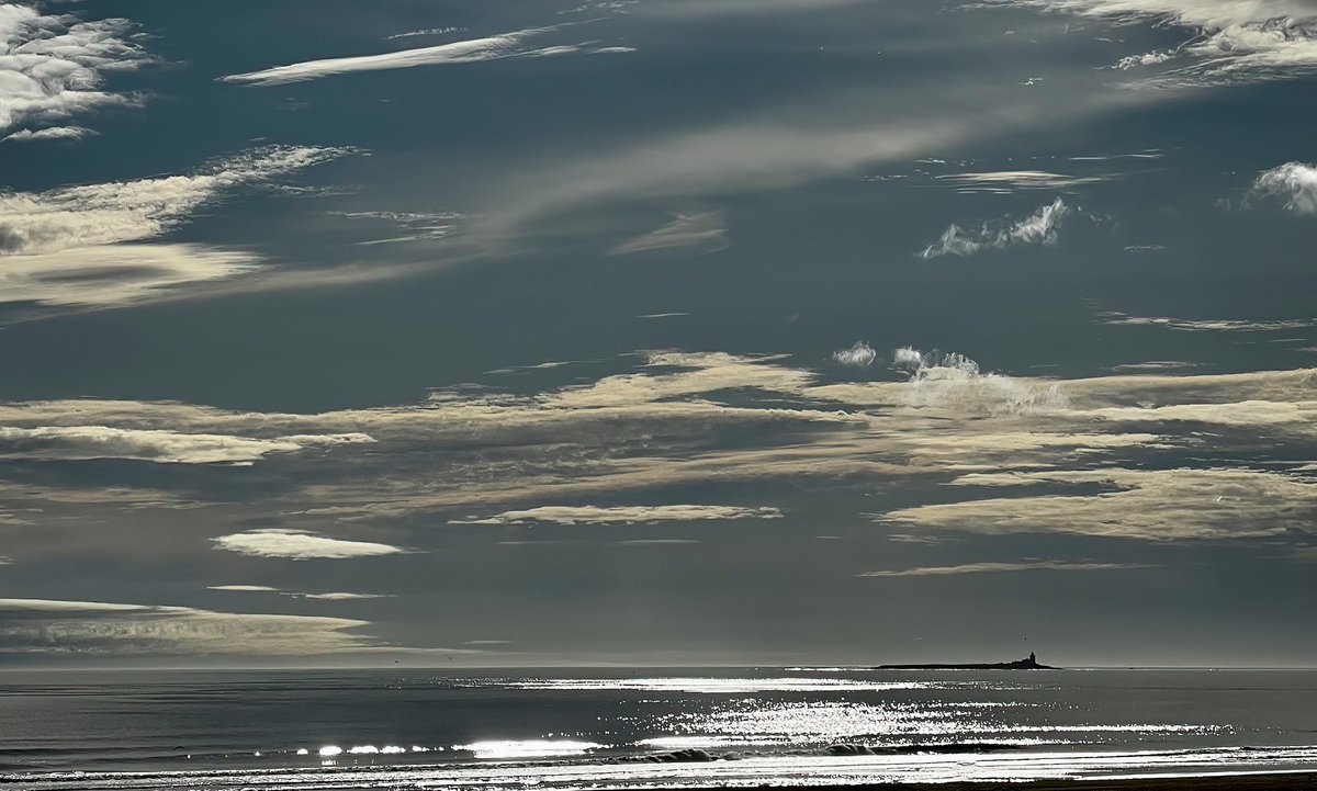 TomCadwallender's tweet image. ‘Bring It On Home To Me’ Alnmouth Bay, and the mighty Coquet Island. #mypatch