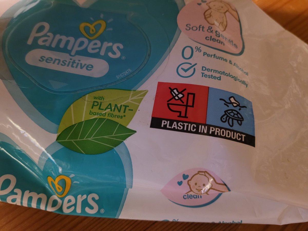 darojovi's tweet image. Bruker forskjellige våtservietter til å fjerne maling. Her om dagen var det tilbud på #Pampers. 
Våtservietter er utrolig effektive på tørket maling. Og rust. Ja, på alle flekker.
Lurer på hvorfor Pampers ikke kjører linja fullt ut, når de først har plantebaserte fibrer? #miljø