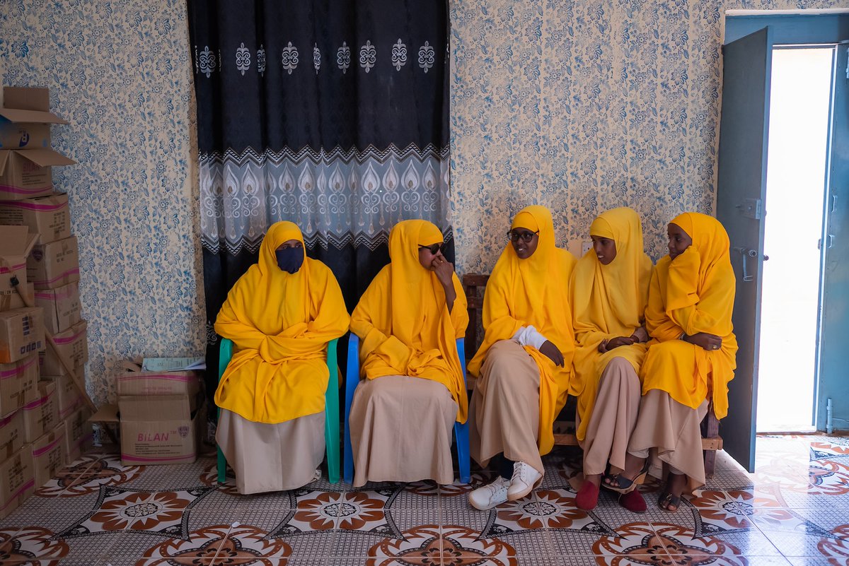 SaveChildrenSO's tweet photo. Today is #InternationalGirlChildDay. In #Somalia, we are working with authorities and @EduCannotWait to ensure that girls have Safe Spaces in schools to improve their learning experience. Bishaaro* is one of the girls who are benefitting Safe Spaces in one of the schools in #Puntland.
#IGD2023
https://t.co/rdmnq1lg2u