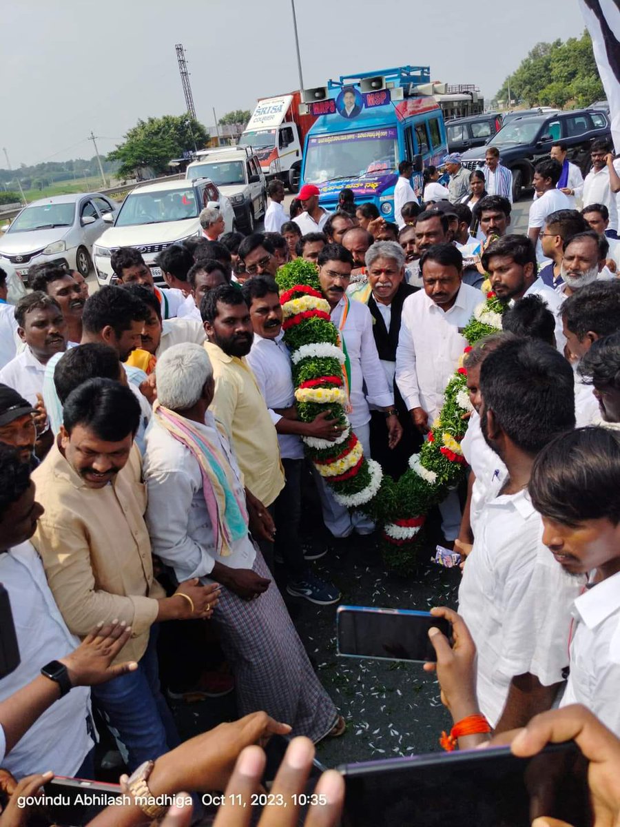 KrishnaMadigaM's tweet photo. మాదిగల విశ్వరూప పాదయాత్రలో పాల్గొని సంఘీభావం తెలిపిన సోదరులు డా. అబ్రహం గారికి, సోదరులు సంపత్ కుమార్ గారికి ధన్యవాదములు..

అలంపూర్ నియోజక వర్గంలో ఒకరిపై ఒకరు రాజకీయంగా పోటీలో ఉన్నప్పటికీ జాతి బిడ్డలుగా ఐక్యమత్యంతో ఉండడం గొప్ప పరిణామం. https://t.co/sszXGYM2q6