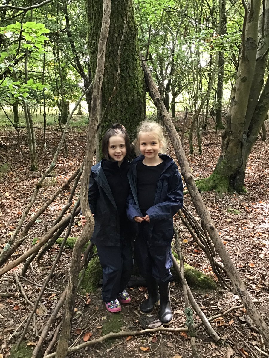 PipersForestSch's tweet image. Year 3 @PipersPrep were very busy in the forest this week making all sorts of projects using sticks from the forest 🌳 #pipersoutdoors #pipersforest #autumn