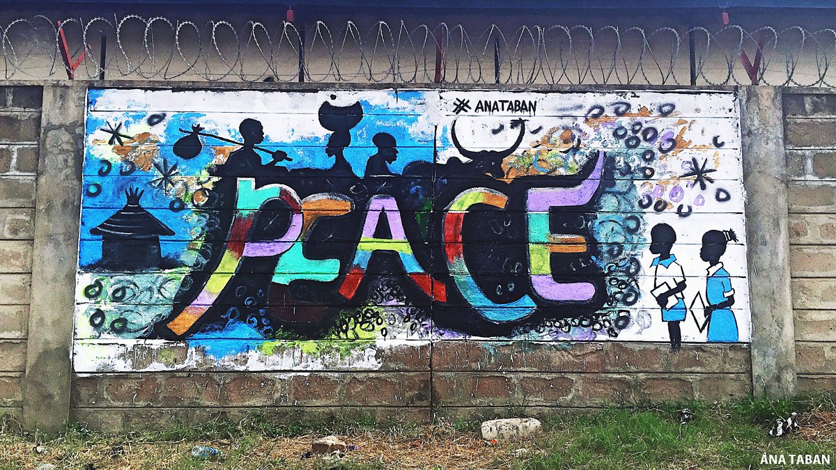 Leer noticias y constatar que lo único que hace falta es dialogar,llegar a acuerdos y recordar q somos todos humanos e iguales. Y parece que lo olvidamos enconadamente.