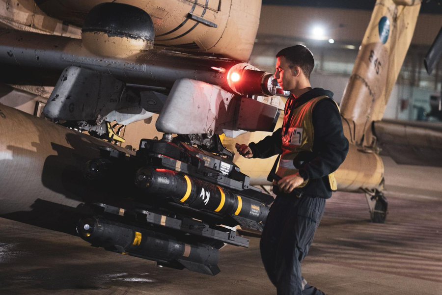 projekhitam's tweet photo. Operation Aqsa Flood : Aerial Bombing & JDAM [Part 5]

1. Media telah melaporkan serangan udara telah dimulakan oleh Tentera Isrel keatas Gaza. Follow @Marchfoward untuk latest update.

2. Serangan udara ini adalah sebahagian taktik Shock and Awe, iaitu penggunaann kuasa serangan yang sangat kuat, bertujuan untuk melemahkan moral musuh, dan berharap musuh akan meninggalkan kawasan tersebut dengan segera (rujuk Battle of Okinawa & Ops Iraqi freedom)

3. Aerial Bombing ini adalah permulaan bagi serangan darat. Dan secara jujurnya, fasa ini adalah fasa yang paling  menakutkan kerana sebutir roket mampu musnahkan satu blok bangunan dan membunuh/cederakan target di dalamnya. Bayangkan jika 1000 roket dilepaskan serentak, maka sektor sasaran akan jadi padang tekukur.

4. Senjata US yang terbaru iaitu JDAM, diberi pada Isrel, mempunyai kemampuan untuk jatuh dengan tepat atas sasaran. Dalam erti kata lain, peluru JDAM boleh dihantar masuk ke dalam tingkap bangunan tanpa perlu meletupkan seluruh bangunan.

5. Kelemahan serangan aeriel bombing dan JDAM ini selain dari kos yang tinggi, pilot perlu mengenalpasti lokasi musuh terlebih dahulu.

6. Saya harap pilot JDAM dan Aerial Bombing ini ditutup matanya oleh Allah agar tersasar tembakannya.

7.  Peperangan darat dijangka akan berlaku bila-bila masa sahaja ketika ciapan ini ditulis. Masa ini kita akan lihat pertembungan buku dan ruas antara tentera Isrel dan Hamas. 

8. radio silent.