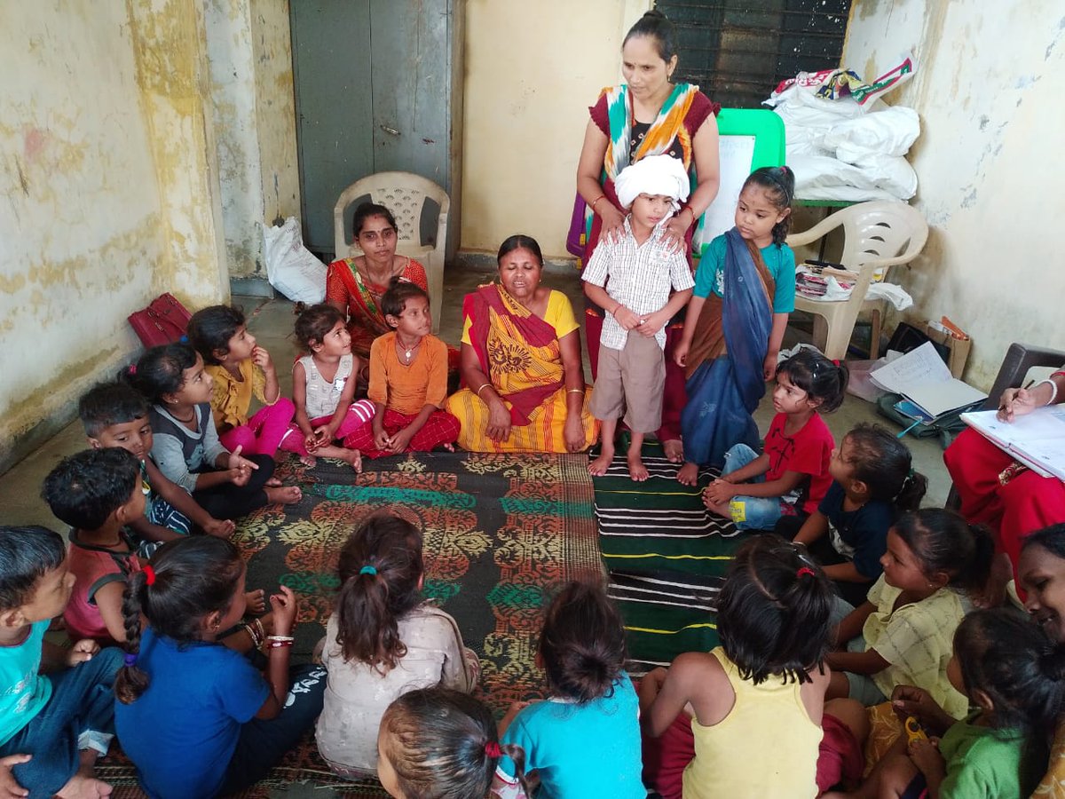 આજરોજ સિદ્ધપુર સીટીની આંગણવાડી કેન્દ્ર ફુલપુરા 26 માં બાળકોને કપડાં ની સમજ અને ક્યાં સમાજ ના કેવા કપડાં પહેર્વેશ હોય તેના વિશે ચર્ચા કરેલ.