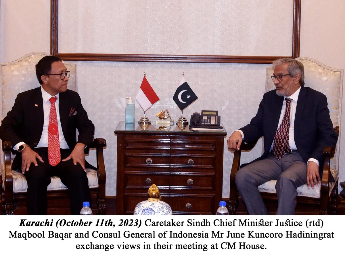 Karachi (October 11th, 2023) Caretaker Sindh Chief Minister Justice (rtd) Maqbool Baqar and Consul General of Indonesia Mr June Kuncoro Hadiningrat exchange views in their meeting at CM House