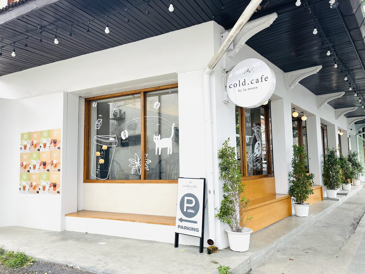 PerngJaii's tweet photo. วนรถต่อมานิดนึงก็ถึงร้าน 📍https://t.co/mOFXWheGvj by la.moon ชอบ Fruity Delight ของที่นี่ 75 บาท Cold Brew ราคานี้ก็แอบหายากอยู่นะครับ เมล็ดคั่วอ่อน #DoiChang 😋😋😋 ทะลุด้านหลังเพิ่มที่นั่งมาพักใหญ่บะ ตอนนี้มี brunch ขายด้วย 🤩 @aroii @reviewchiangmai https://t.co/2AstWvQMR3