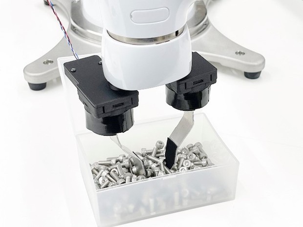 fabcrossjp's tweet photo. 独自機構でばら積みピッキングを実現——Thinker、ロボットハンド「Think hand」発表
https://t.co/XYMJknkFkK
#ロボットハンド #Thinkhand #Thinker #近接覚センサーTK01 #フローティングフィンガー
#モノづくりフェア2023 https://t.co/kQ0SAeJNTX