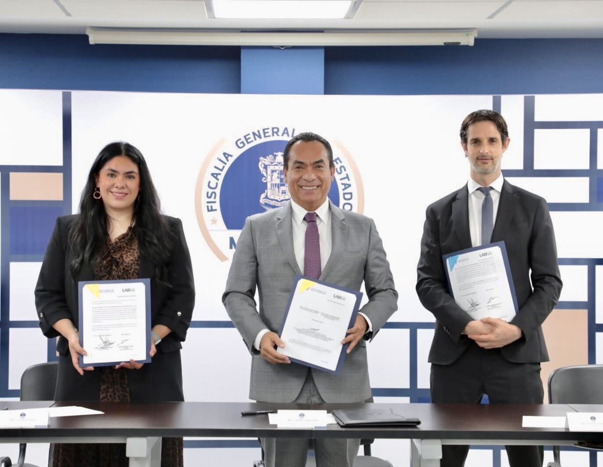 LabCoLatam's tweet photo. El día de hoy suscribimos el Convenio de colaboración con @FiscaliaMich para poner en marcha el Programa de Fortalecimiento al Combate a la Corrupción en Fiscalías de México (CONFÍA), con el apoyo de #INLMéxico de la @USEmbassyMEX
#LABCO #CONFÍA #ANTICORRUPCIÓN https://t.co/PBuL8rtpZx