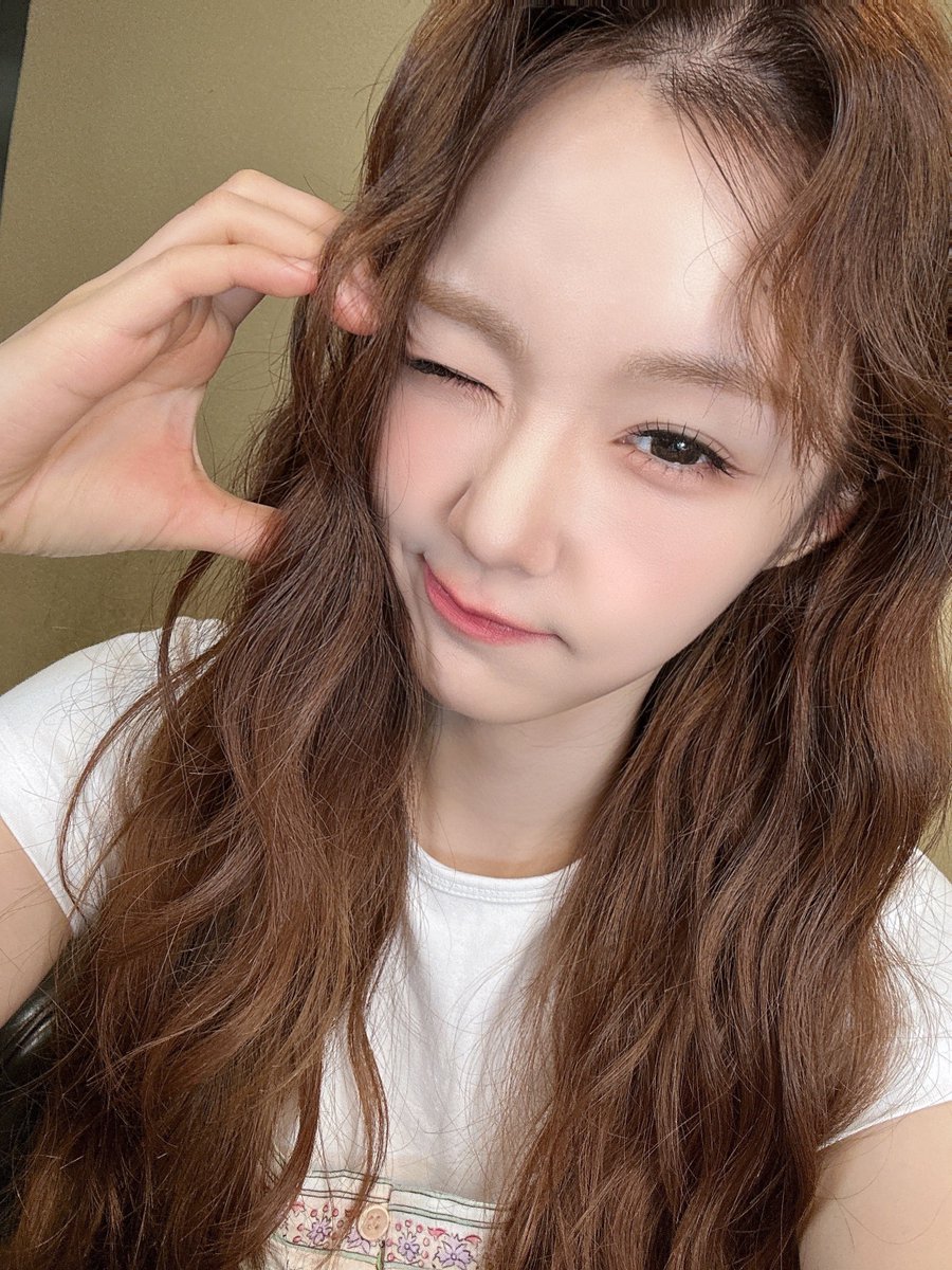 WOOAH_HM's tweet photo. [#나나]
꼬불꼬불 깐나연이🧡
요즘 날씨 딱 좋아 겨울까진 오지 마🥹

#wooah #우아 #NANA https://t.co/Yfo3f5GsaK