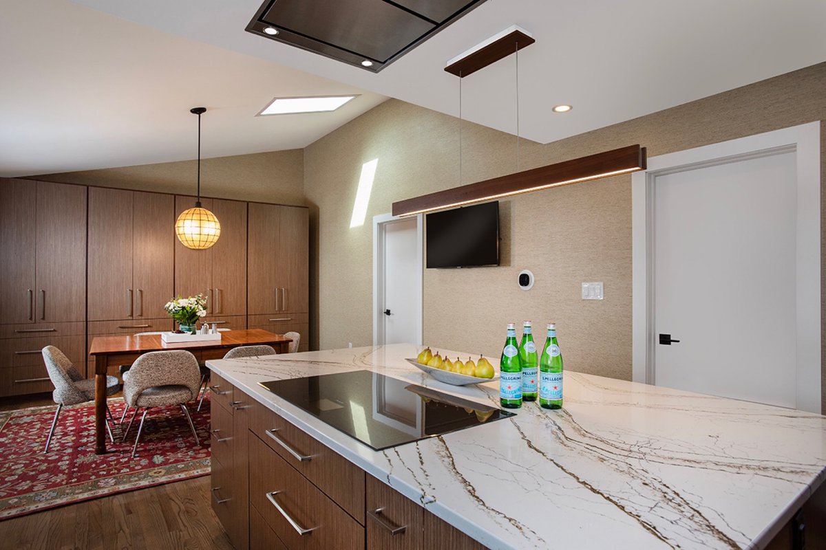 aoshreff's tweet photo. This midcentury modern kitchen transformation is a true homage to the home’s 1960s roots.

Follow us on Instagram aosarchitect for more details! 
#nationalkitchenandbathmonth #nationalkitchenandbathassociation #midcenturymoderndesign #interiordesign https://t.co/6aNeza8LFF