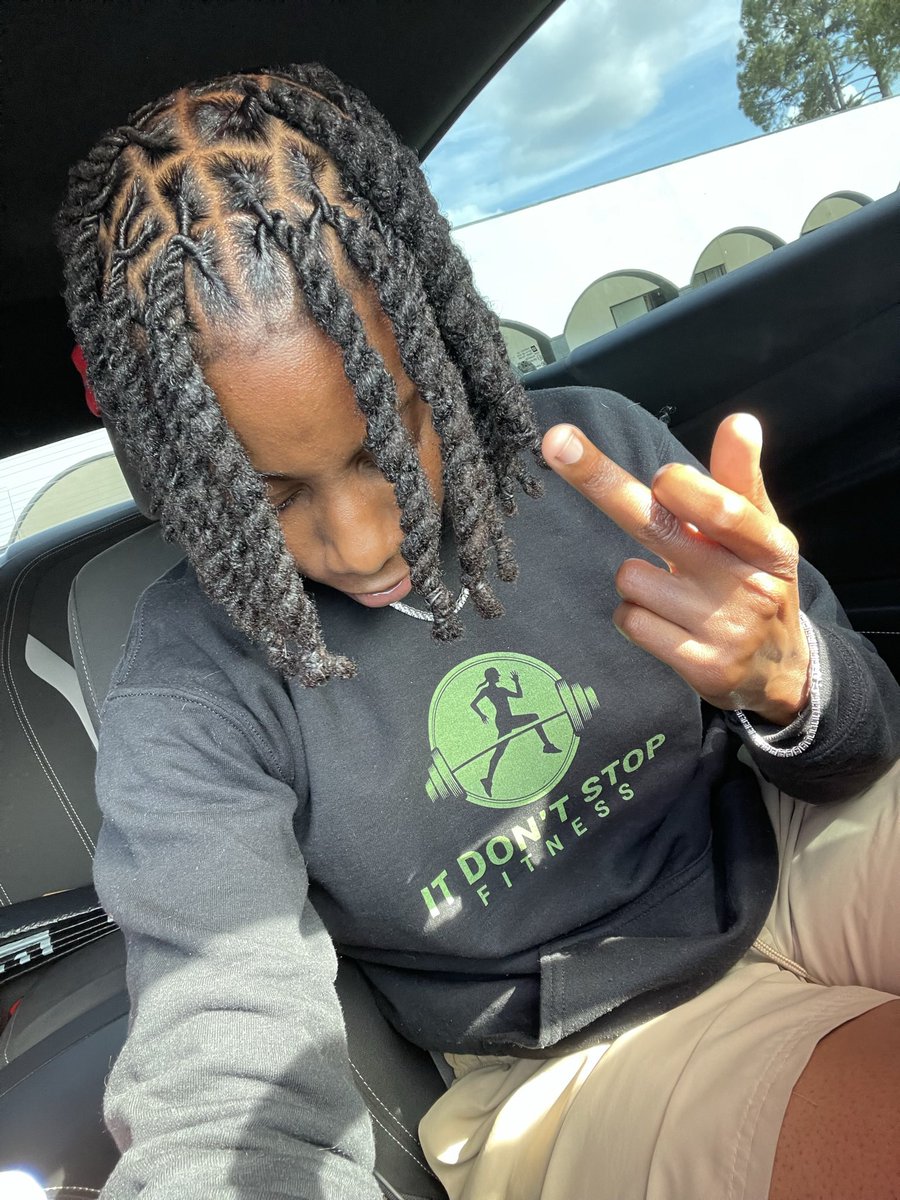 itdontstopnae's tweet photo. Fresh Retwist! My thick locs are getting so long! Self care is just everything to me! Life’s better that way! Put yourself first always!😁😆💎🖤💚#reallocs #SelfCareMatters https://t.co/yU3FPydXqK