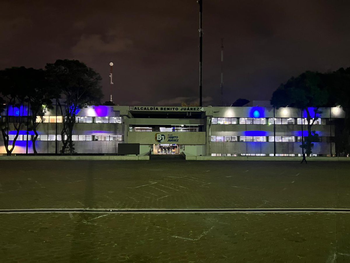 STaboadaMx's tweet photo. En solidaridad con el pueblo y gobierno de Israel iluminamos nuestro edificio con los colores de su bandera, en #BenitoJuárez expresamos nuestra enérgica condena contra los ataques bélicos que han recibido 🇮🇱 https://t.co/dNGbnWEi43