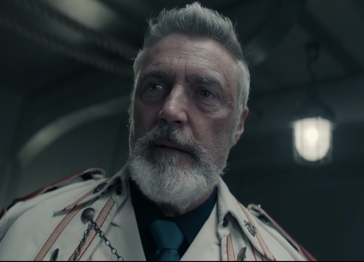 ⠀ ⠀ อากาศเริ่มเย็นลงแล้ว เป็นสิ่งที่ทุกคนรู้สึกได้ไม่เว้นกระทั่งบนเรือมารีน 

⠀ ⠀ แต่บางคนแถวนี้ดูจะไม่สะทกสะท้านกับมันสักเท่าไหร่ ? 

⠀ ⠀ แม้จะไม่ได้ทักออกไป แต่สายตาที่พลเรือโททอดมองบ่งบอกชัดว่ากำลังตั้งคำถามถึงการแต่งตัวของนักดาบอันดับหนึ่งซึ่งน่าจะท้าลมหนาวอยู่พอสมควร