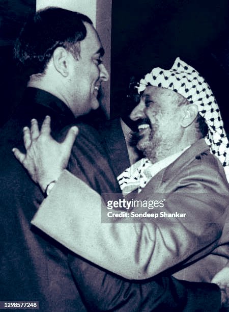 MohdMuzzammilK's tweet image. Archive
 #PalestineIndiaRelations #IndiaPalestineRelations 
#FilePhoto

#Palestinian leader, late Yasser Arafat &amp;amp; various Prime Minister’s of #India…..

#Palestine #PalestineUnderAttack 

@ranjona @irfhabib @BhavikaKapoor5 @yusufpore @Gabbar0099