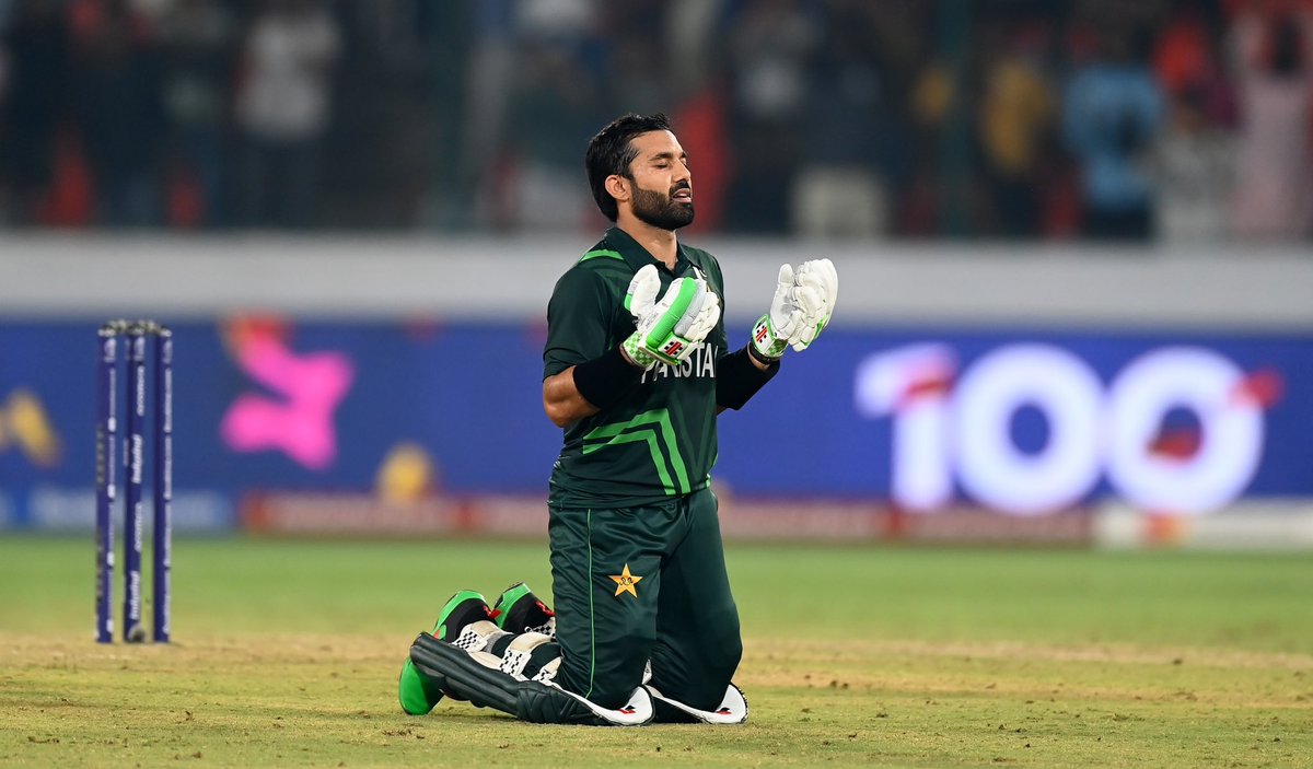 quinnydeKock's tweet photo. Allhamdulillah another Victory ✌️. Great gesture delivered by @imabd28 and @iMRizwanPak bahi. Centurions of the Day 👑❣️.

#PAKvsSL | #PakistanCricketTeam | #AbdullahShafique | #Rizwan𓃵 | #MuhammadRizwan | #CWC23 | #WorldCup2023 https://t.co/Dqe6qSEpjv