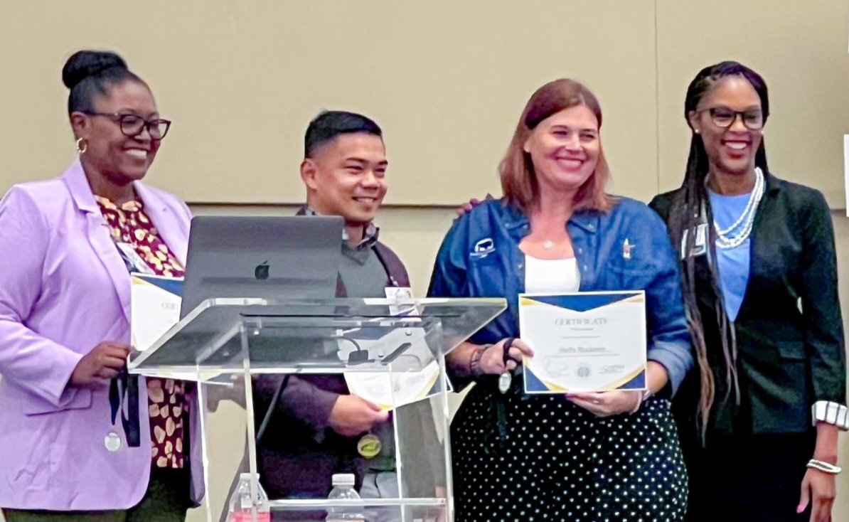 MsEricka_Austin's tweet photo. Today we celebrated Principal Apprentices who exemplify the HISD core values of effective teachers making the most difference, being accountable for clearly defined outcomes, & garnering community support!
#PrincipalApprentice #PrincipalAcademy https://t.co/xro7nINwvN