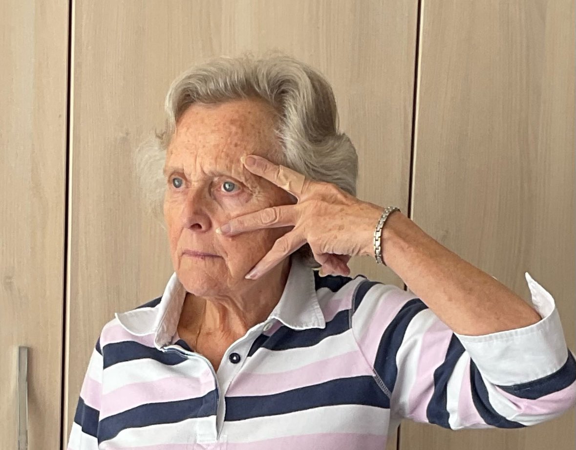 TN_UK's tweet photo. #trigeminalneuraliaawarnessday Our #ShowTN3Fingers campaign and #FaceOfTN here to educate and support not just individuals with #TrigeminalNeuralgia, . Help us make a difference this @ANEETAPREM #TNAwarenessDay. Donate Support, educate Deborah Edwards Lorraine WoolleyMBE https://t.co/RrtvwmU6wd