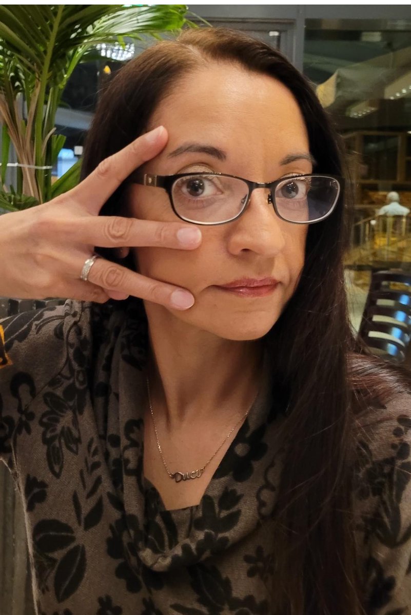 TN_UK's tweet photo. #trigeminalneuraliaawarnessday Our #ShowTN3Fingers campaign and #FaceOfTN here to educate and support not just individuals with #TrigeminalNeuralgia, . Help us make a difference this @ANEETAPREM #TNAwarenessDay. Donate Support, educate Deborah Edwards Lorraine WoolleyMBE https://t.co/RrtvwmU6wd