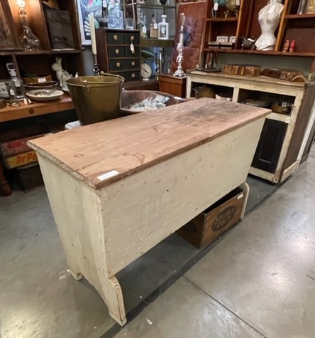 GasLampAntiques's tweet image. Antique storage bin that would be a great place to stash summer decor or use as a linen chest - sky's the limit! From GasLamp Too booth T777 and yours for $499.99! Shop online at GasLampAntiques.com.

#antiques #gaslamptoo #storagebin #nashvilleantiquestore #shoplocal #