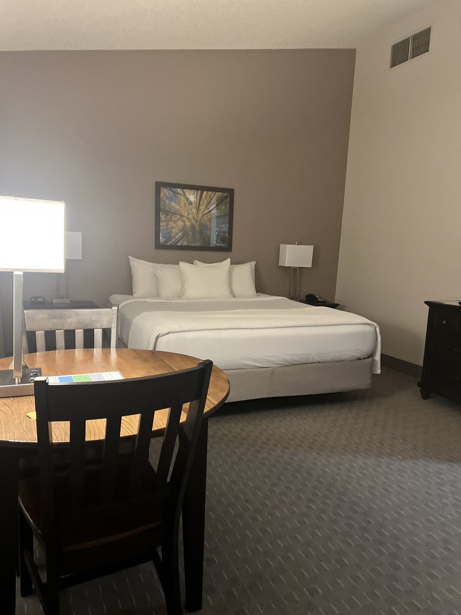 monee2000's tweet photo. @Marriott  - in what world is it acceptable to not have a room available for a reservation made more than 3 weeks ago? And the solution? A third-tier “golf club” that’s not even a Marriott property? Absolutely UNACCEPTABLE!! The solution should have been BETTER not 10x worse!! https://t.co/dL03PR6qos