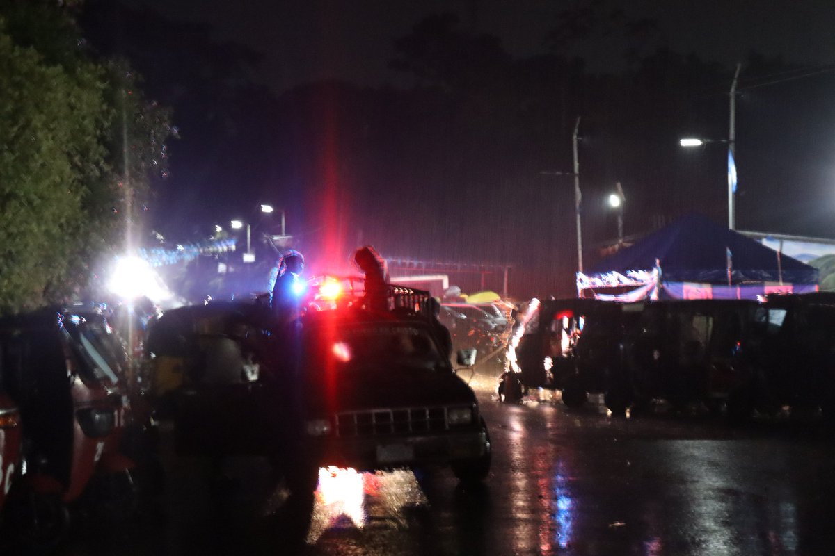 ThelmaCabreraP2's tweet photo. #Reu La digna resistencia, de día y de noche, hasta que renuncien.

#guatemalaconstituyente
#guatemalaplurinacional https://t.co/k3eukdZAgR