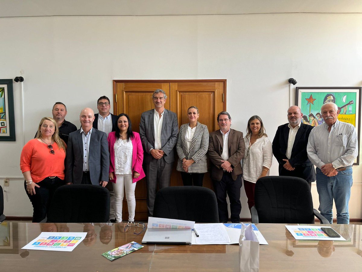 PabloRuizHiebra's tweet photo. Interesante visita a Cerro Largo, donde pude conocer de primera mano los planes de futuro del departamento. También fue el primer viaje largo con el auto eléctrico, donde aprendimos mucho. Gracias a la intendencia por su interés por la Agenda 2030 @jose_yurramendi @MiguelSMestre https://t.co/zWs3csZRPU