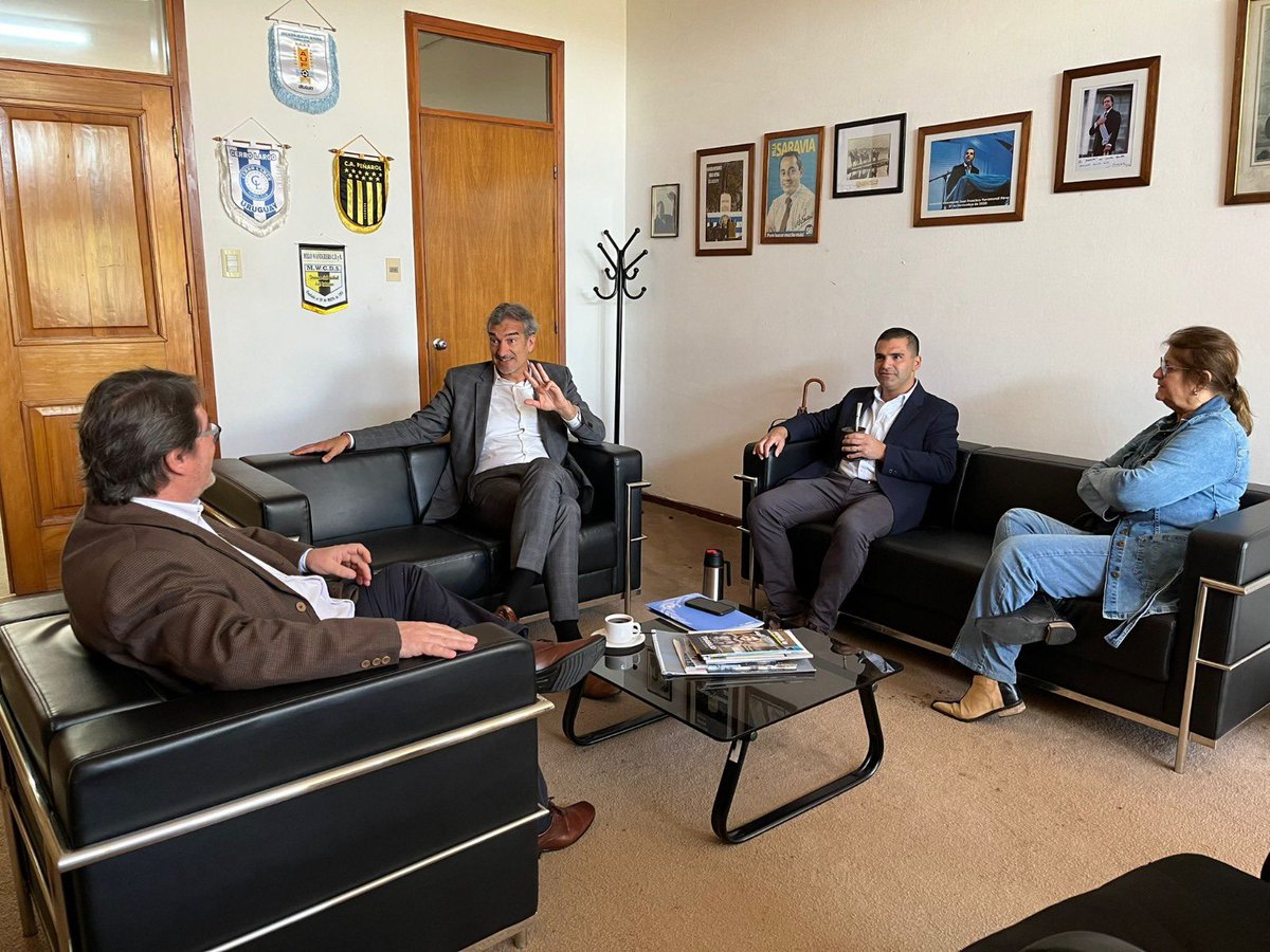 PabloRuizHiebra's tweet photo. Interesante visita a Cerro Largo, donde pude conocer de primera mano los planes de futuro del departamento. También fue el primer viaje largo con el auto eléctrico, donde aprendimos mucho. Gracias a la intendencia por su interés por la Agenda 2030 @jose_yurramendi @MiguelSMestre https://t.co/zWs3csZRPU