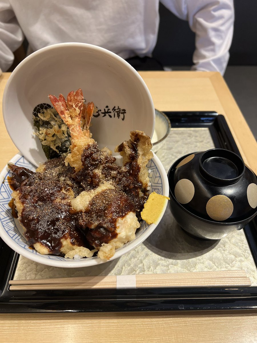 7_Naaaaaaami's tweet photo. 6   愛知

京都の帰りに、愛知に寄って初名古屋城見てきた🏯
パーキングエリアに寄ったら、東海オンエアのパネルあった🟧

ご飯も矢場とん行ったり、みそ天丼食べたり美味しかった😊 https://t.co/SHHIIiN24p
