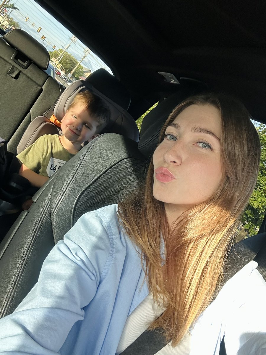 Good night Friends✨

It was busy Tuesday. I had 2 new protect at work. And not a minute to spare… Now I can draw on my ipad only at the weekend (((

These are the kisses for you😊