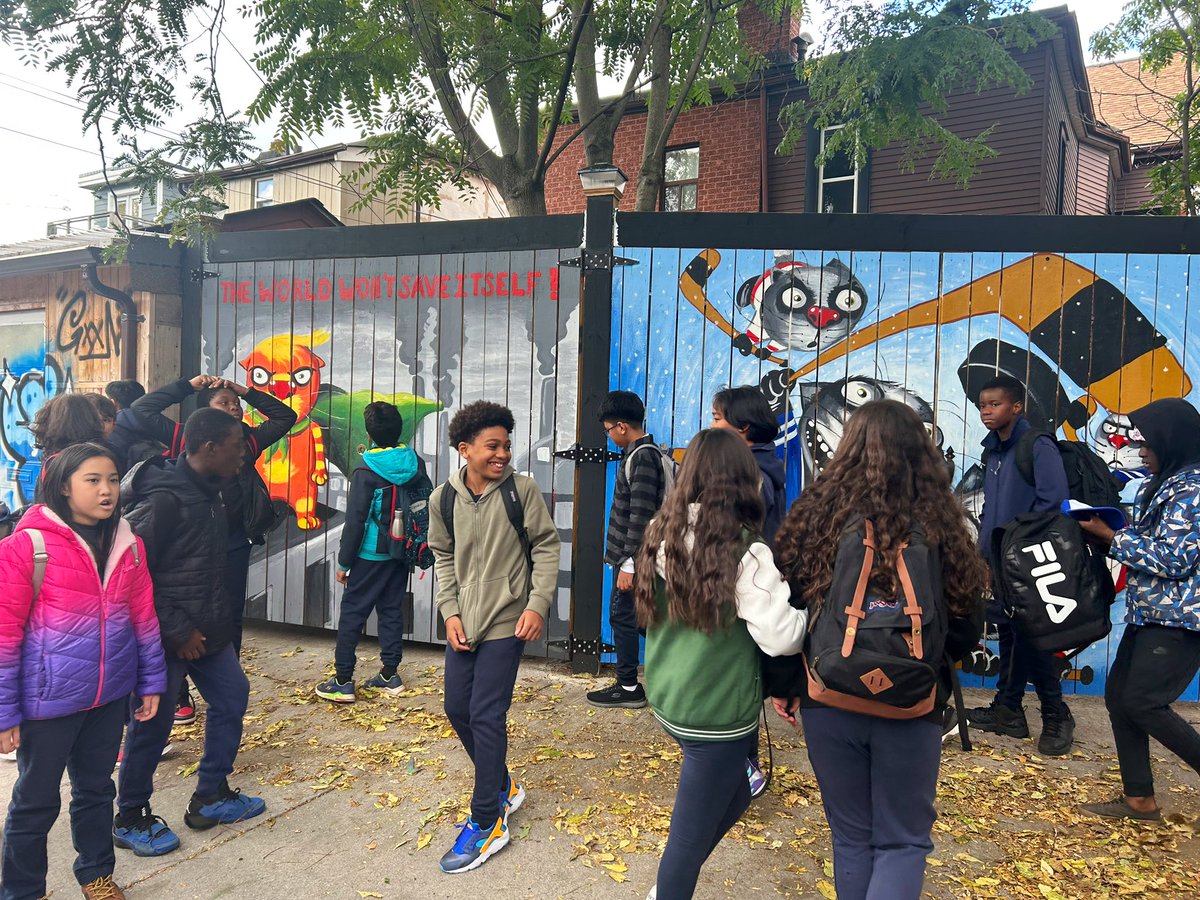 A fun day spent with #WalkTO exploring some of the city’s most dynamic street art. Students had the opportunity to discuss and decode the hidden messages behind some of the artists’ work. #graffitialley #kensingtonmarket #socialjustice @SCG_TCDSB
