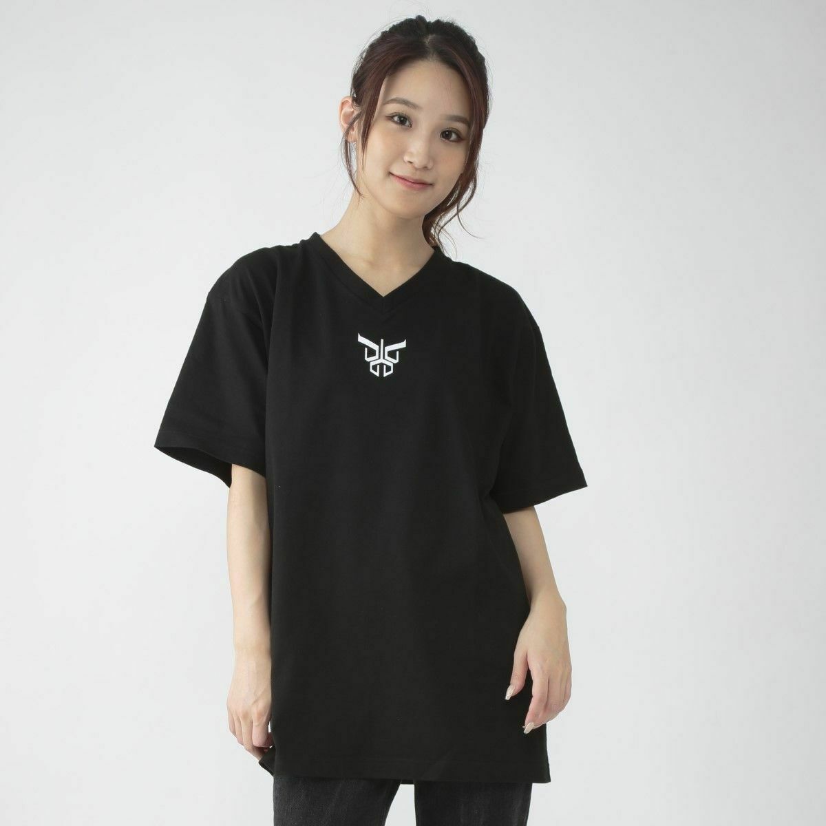 仮面ライダークウガ』 #五代雄介 着用モデルをイメージした VネックT