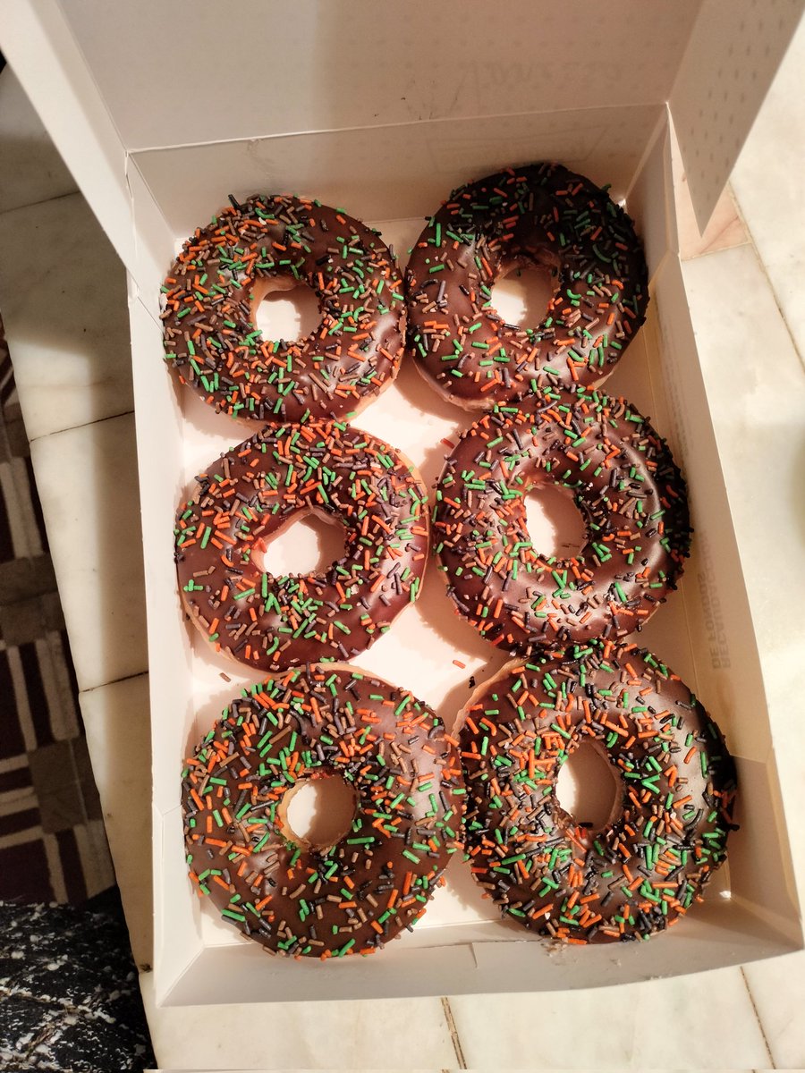 VaN_hL's tweet photo. Oye @krispykrememx me explicas que tiene que ver esto con las donas de #ScoobyDoo? 🤨😒 https://t.co/DF15tx9TQJ