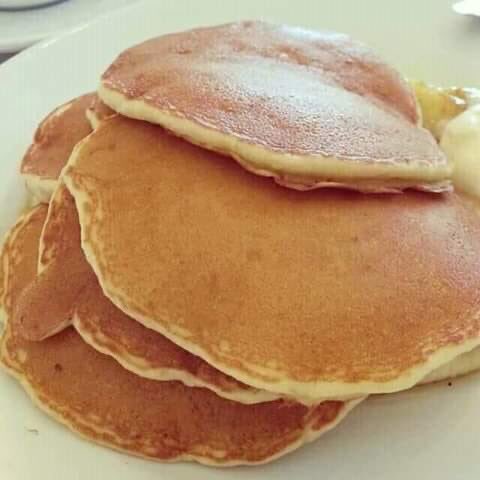 Cuando hagan "hot cakes" usen leche para que la pasta quede suave y le desinstalas el WhatsApp a tu marido, lo instalas otra vez y sólo se restaura todo y te llegan la copia de seguridad de los mensajes que ya borró, con mantequilla al sartén y a fuego siempre lento.
Bendiciones.