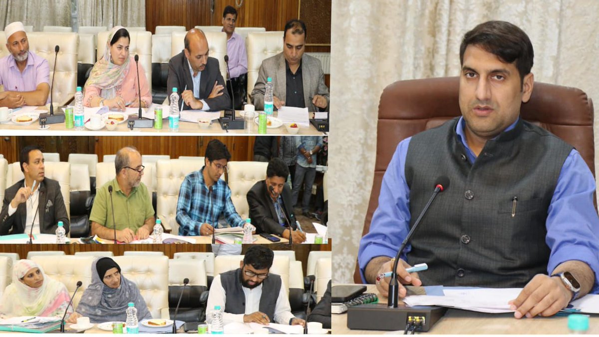 RisingKashmir's tweet photo. #DCSrinagar chairs #DLTFC meeting of #RuralEmploymentGenerationProgramme

@AsadamAijaz @srinagaradmin

https://t.co/hL7npfQtGA https://t.co/Svfmh45iHi