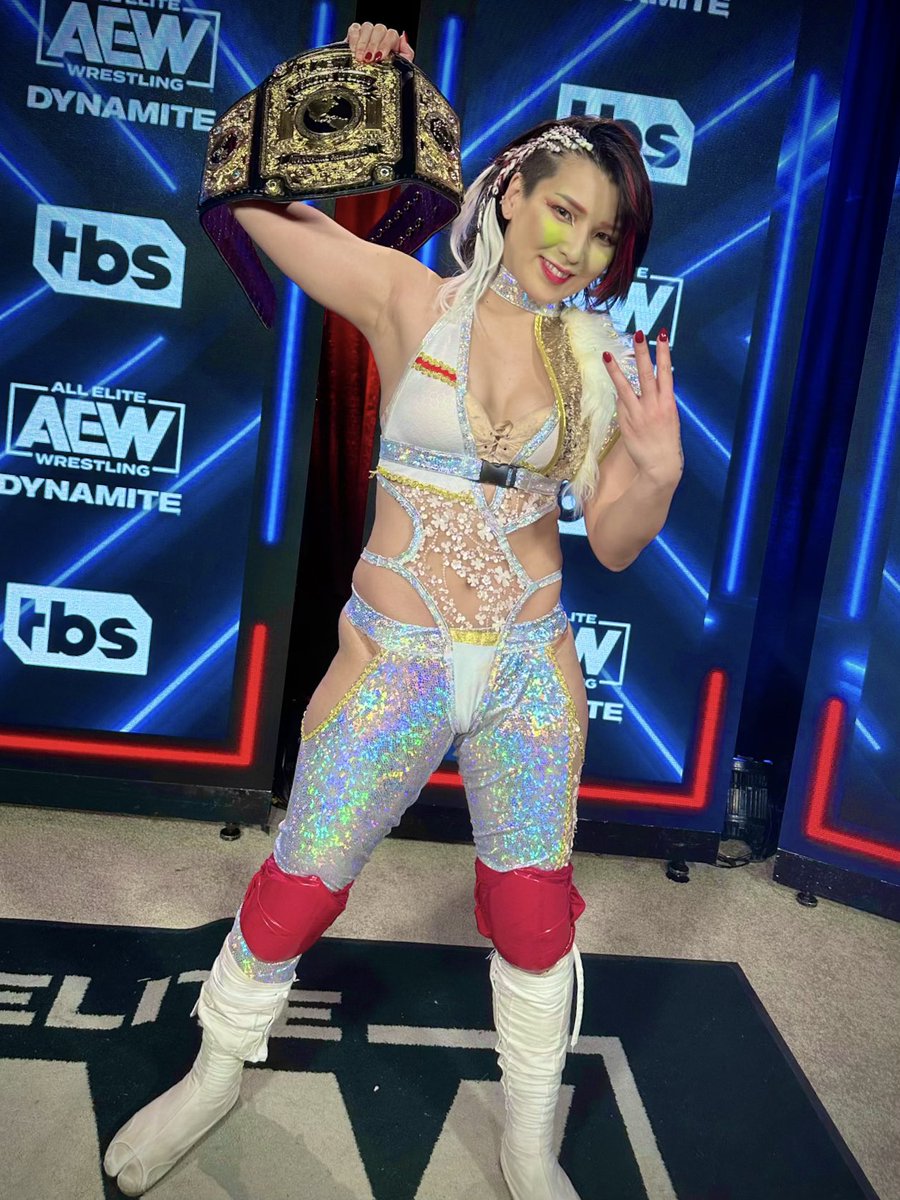 shidahikaru's tweet photo. AaaahaahahAaaa!!!!!!!!!!!!!!
The first 3 time AEW Women's World Champion ever!!!!!!!!!
(Why my face always green🙄)

おらーーー！ー！！！！三度目！！！！！
#AEWDynamite #AEW #AndNew #HolyShida https://t.co/GW44qWmomW