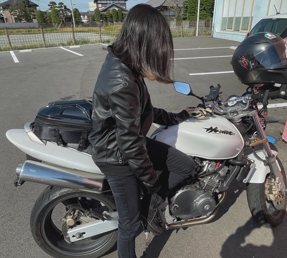 Hornet250_oO's tweet photo. 塗装も終わったので
#バイク乗りとして軽く自己紹介
 
名前:まる🐋
性別:女
年齢:25
住み:千葉
身長:151
車種:Hornet250
一言:週末にゆるっと走ってます🫧ツーリング誘ってくださいっ🍊

皆様よろしくお願いします🐻‍❄️🤍

#バイク好きな人と繋がりたい 
#バイク乗りと繋がりたい 
#ホーネット250 https://t.co/Hi1hakWDcy