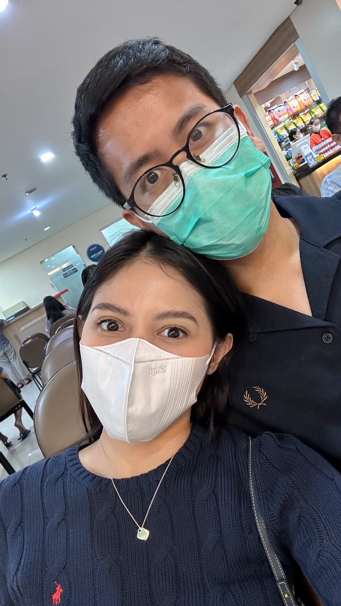 ohmyshaaz's tweet photo. satu hal yang aku rasa sederhana tapi penuh makna: ditengah kesibukan tetep bersedia nemenin seharian, walaupun jauh, gak ada ngeluhnya. makasih yaa gio, semoga km sehat selaluuu &amp; aku cepet sehatttt 🥺🤍 https://t.co/4039cgENE3