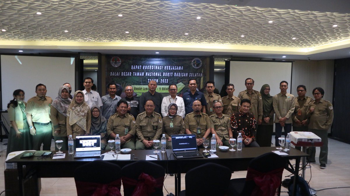 BBTNBBS's tweet photo. Halo sobat konservasi...

Selasa, 10 Oktober 2023 Balai Besar TNBBS telah mengadakan Rapat Koordinasi (Rakor) Kerjasama yang dilaksanakan di Bandar Lampung

#bbtnbbs https://t.co/rkCBAVEdmq