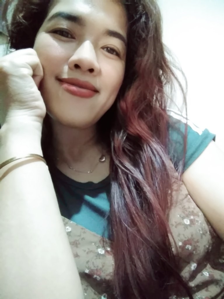 Mata sembab, rambut kusut, 
"Hindun sedang di fase bosen hidup😖