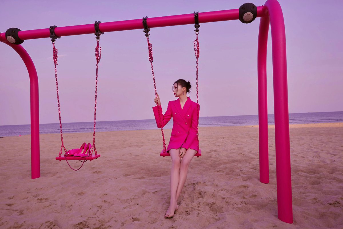 对着晓彤妈妈的玉足发情了(˃ ⌑ ˂ഃ )
#关晓彤 #意淫 #恋足 #媚脚 #脚奴 #女星