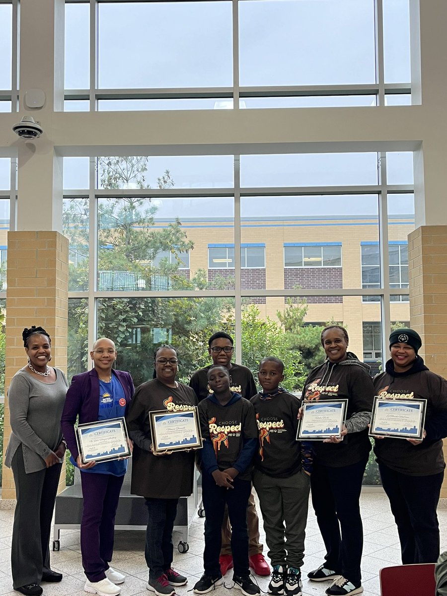 Michell31922308's tweet photo. The National Banner &amp; ESPN Honor Roll School Fisher Magnet Upper Academy #DPSCDProud and now the recipients of the District Core Value Award  honored today @Detroitk12 school board meeting. 
 Students Rise. We All Rise!!
@SpOlympicsMI https://t.co/ivf6babbwb