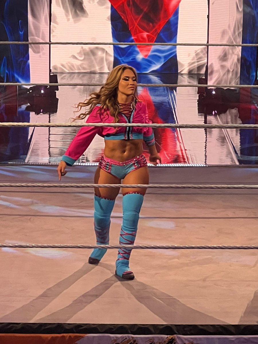 WWETony23's tweet photo. I got some cool pics of @lolavicewwe tonight. What an amazing night! https://t.co/wqnMQwCBa0