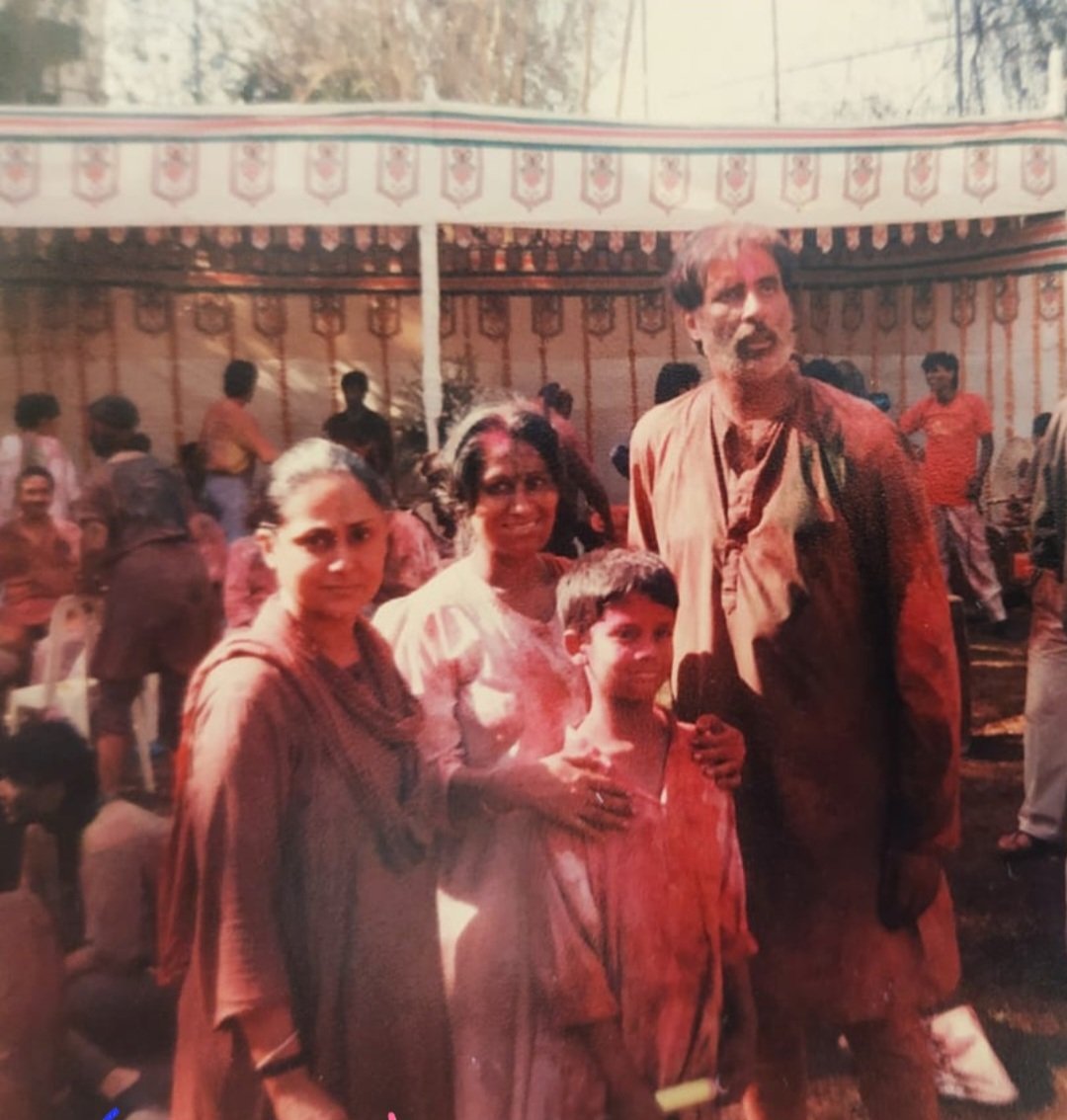 SahityaSahay's tweet photo. Happy Birthday @SrBachchan sir. A moment when the magic of a human was witnessed during the beautiful holi celebration. Ever inspiring. Wishing good health and many more wonderful cinematic years to you https://t.co/fR03d9DyPX