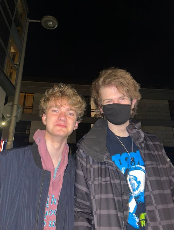 NormalLyricsBot's tweet image. 