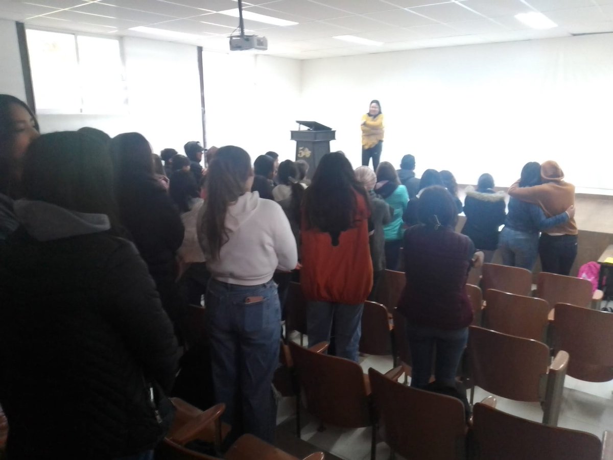 AcInfoe's tweet photo. Agradecemos la invitación que nos hizo el CBTIS 42 de Guadalupe Victoria para compartir un momento de reflexión en torno al suicidio  un problema muy presente en nuestros jovenes.  

Día mundial de la salud mental 

#infoe #NoAlSuicidio #amatuvida https://t.co/Fo18FH2TSZ