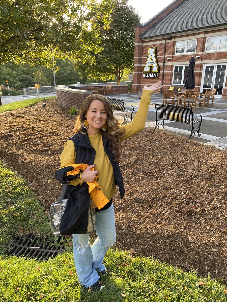 💛🖤💛🖤 Win or Lose, still an App Girl!