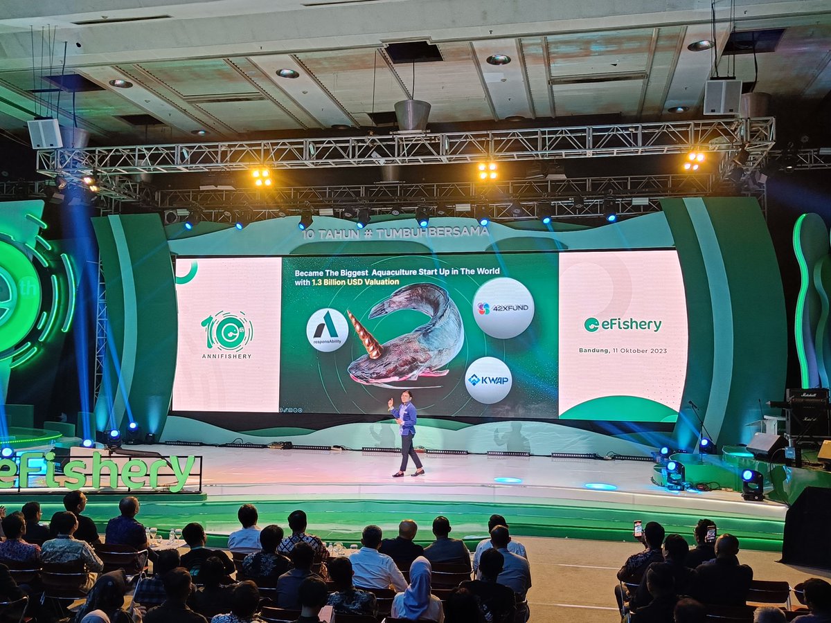 Mas <a href="/gibranhuzaifah/">Gibran Huzaifah</a> on the stage. eFishery is the only aquaculture tech having a status of unicorn.

We are lelecorn.