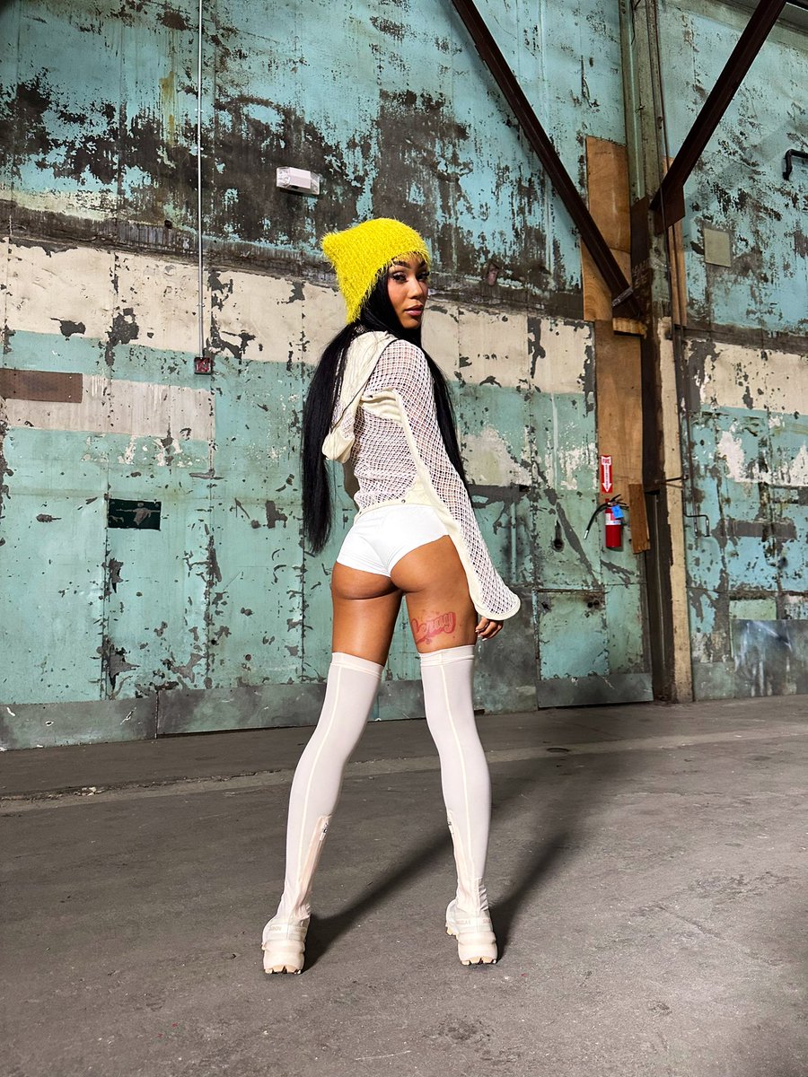 coi_leray's tweet image. I’m a butterfly baby 🦋💖