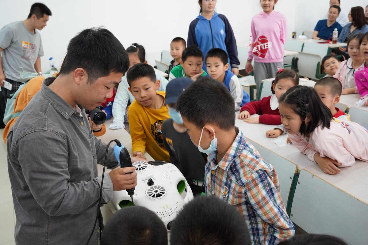 YoucanRobotics's tweet photo. Last weekend, we are pleased to introduce the #YoucanRobot #underwaterdrone to the students.
It was an educational experience that gave participants an in-depth understanding of the application of drone technology in marine science and underwater exploration.
#Youcanrobot #drone https://t.co/08BAF4uzgm